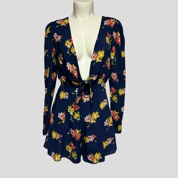 Kimchi Blue Maddie Plunging Tie-Front Romper - Picture 3 of 14